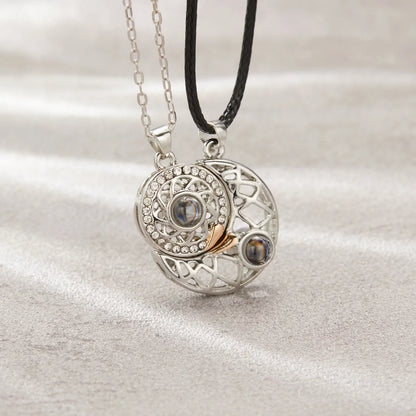 Collares de Sol y Luna “Te Amo” en 100 Idiomas para Pareja o Persona Especial