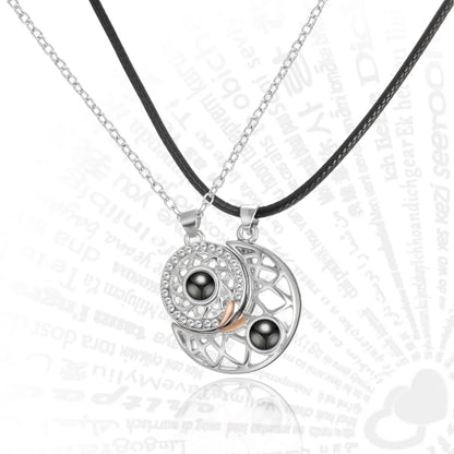 Collares de Sol y Luna “Te Amo” en 100 Idiomas para Pareja o Persona Especial