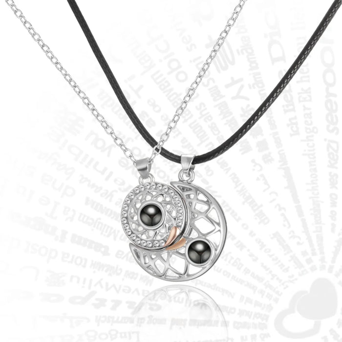 Collares de Sol y Luna “Te Amo” en 100 Idiomas para Pareja o Persona Especial