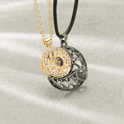Collares de Sol y Luna “Te Amo” en 100 Idiomas para Pareja o Persona Especial