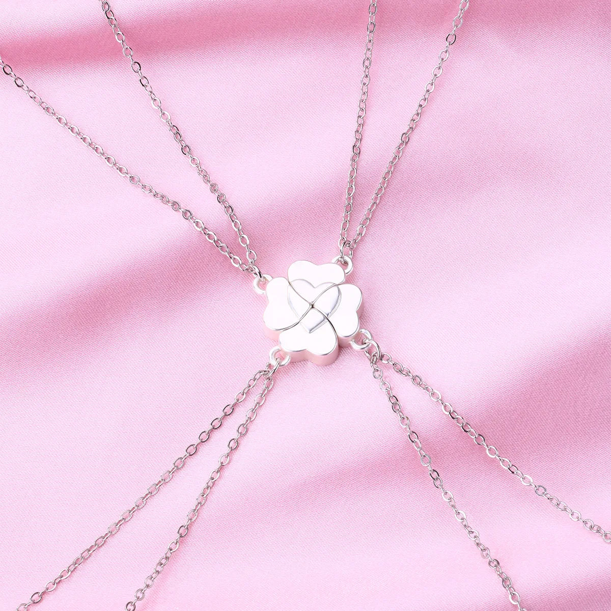 Set completo del collar de trebol de cuatro hojas magnetico plateado para 4 amigas con las 4 cadenas Best Friends extendidas