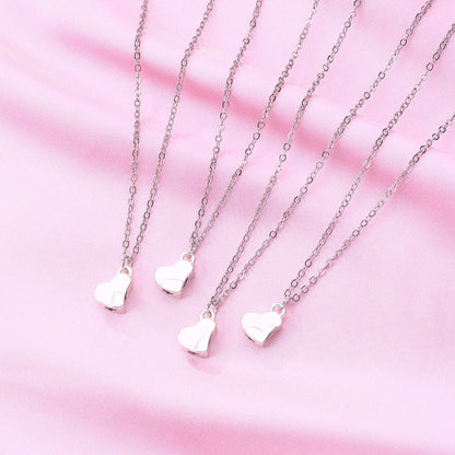 Set de 4 collares de trebol de cuatro hojas magnetico en plateado para 4 amigas, cada pieza forma el trebol Best Friends