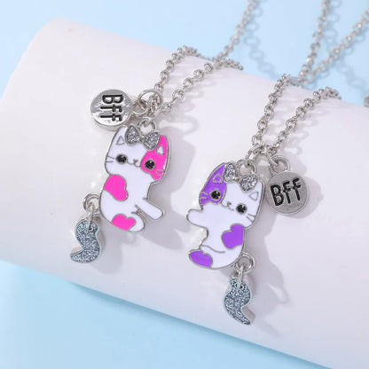 Set de 2 collares magnéticos de gatitos BFF rosa y morado mostrados por separado